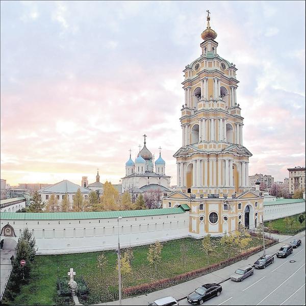 Вид на возрождённую Новоспасскую обитель. Москва, октябрь 2011 года. Фото Сергея Мерзлякова