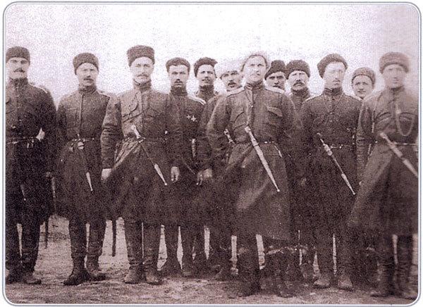 Командир Кубанского казачьего корпуса генерал-лейтенант М. А. Фостиков с офицерами по прибытии на Лемнос в декабре 1920 г.